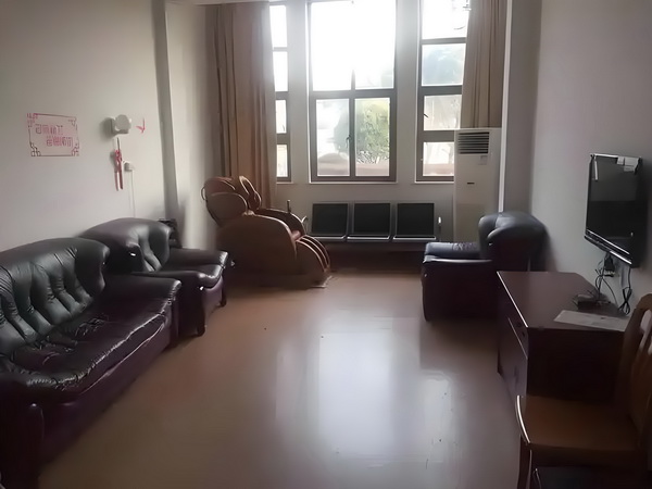 风流皇后爱爬墙